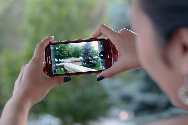 smartphone-g8799e3a26_640